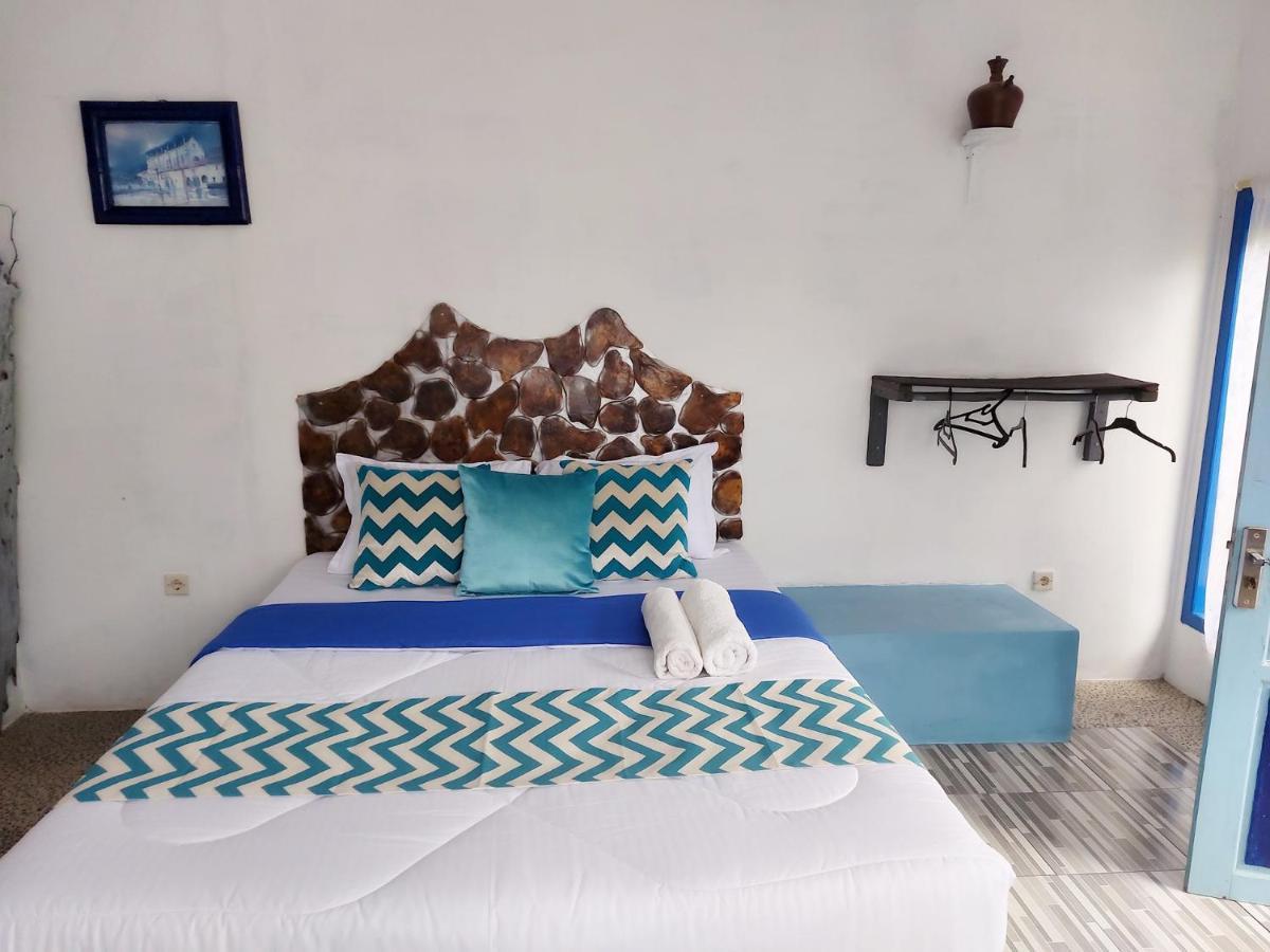 Blue Coral Homestay Ilhas Karimunjava Exterior foto