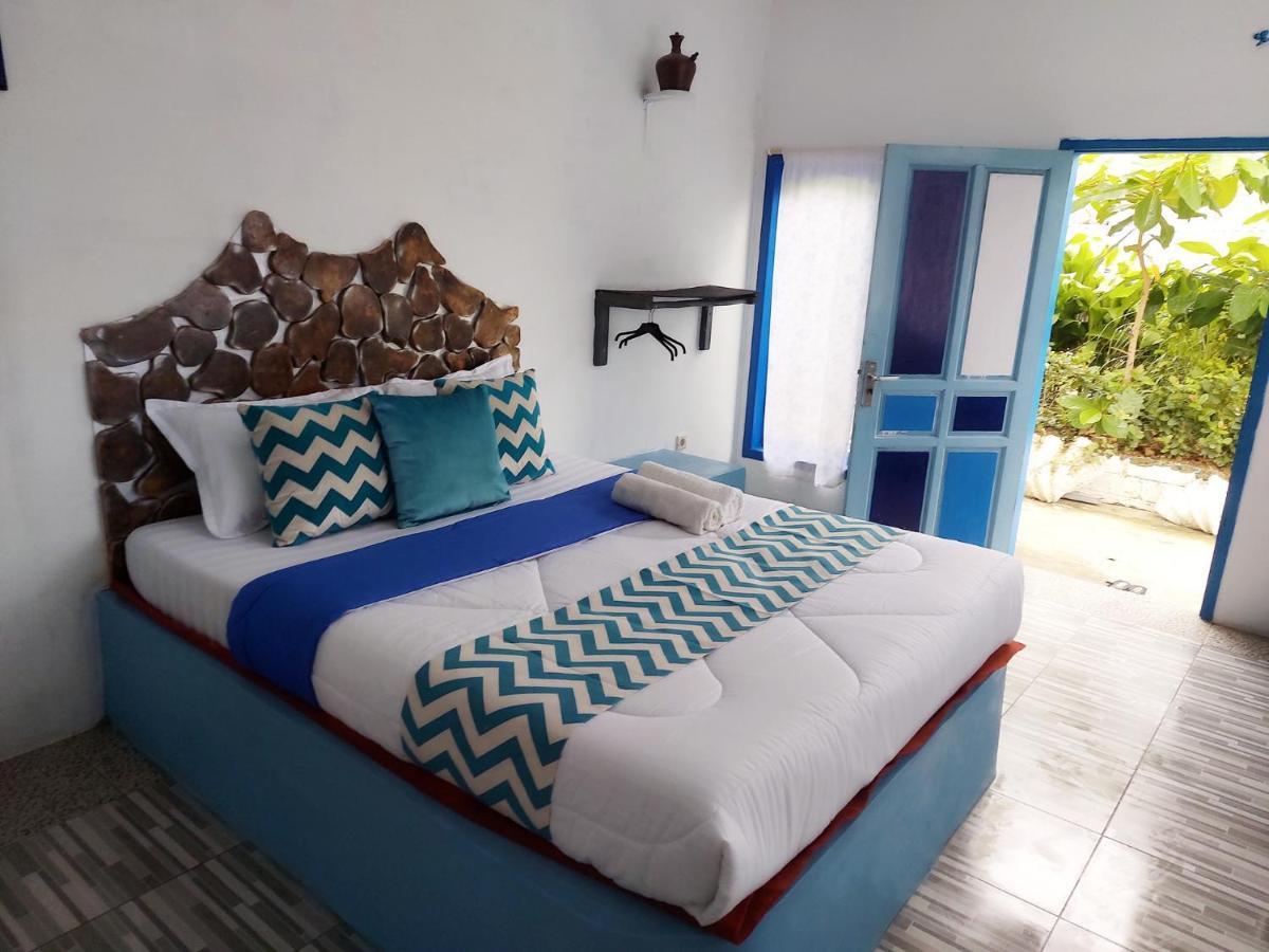 Blue Coral Homestay Ilhas Karimunjava Exterior foto