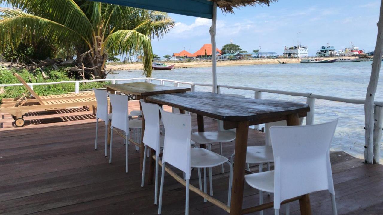 Blue Coral Homestay Ilhas Karimunjava Exterior foto