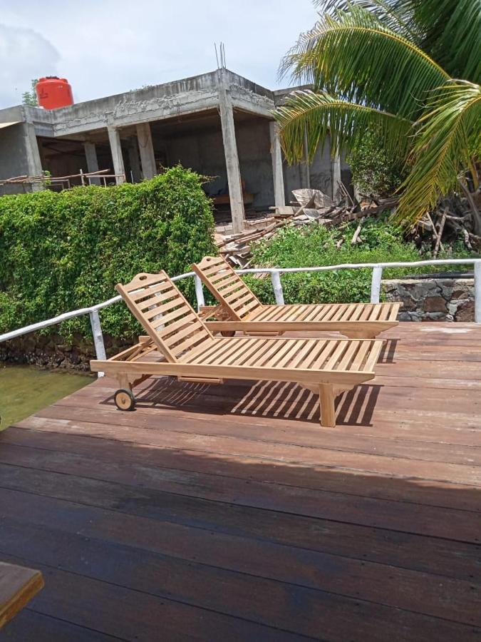 Blue Coral Homestay Ilhas Karimunjava Exterior foto
