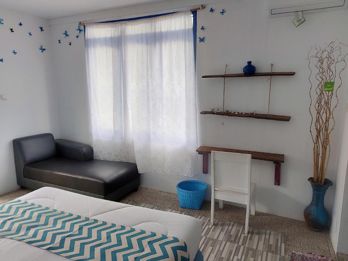 Blue Coral Homestay Ilhas Karimunjava Exterior foto