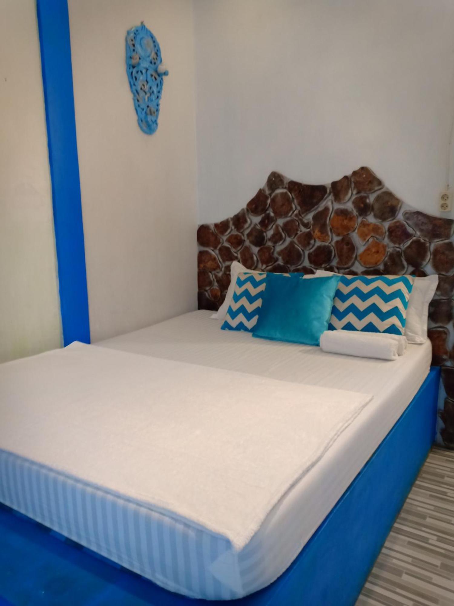 Blue Coral Homestay Ilhas Karimunjava Exterior foto