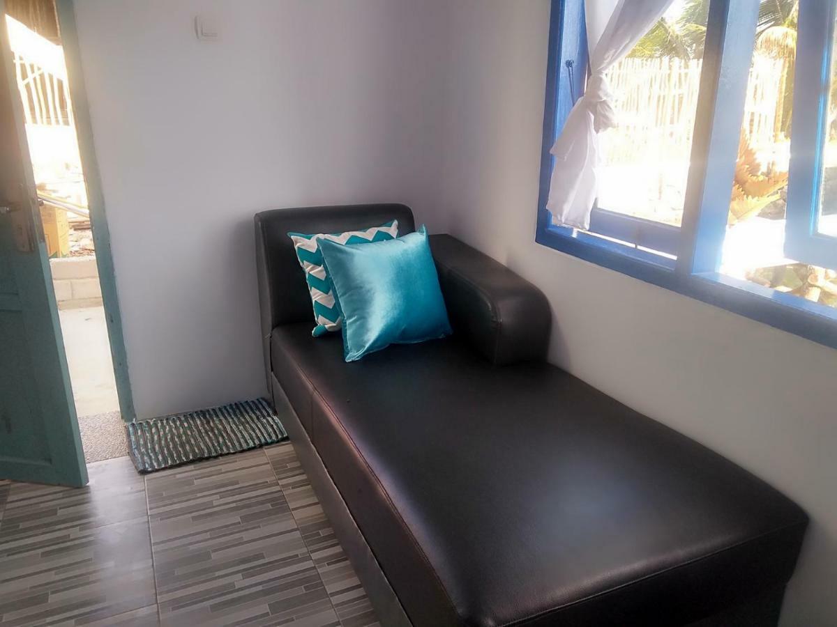 Blue Coral Homestay Ilhas Karimunjava Exterior foto
