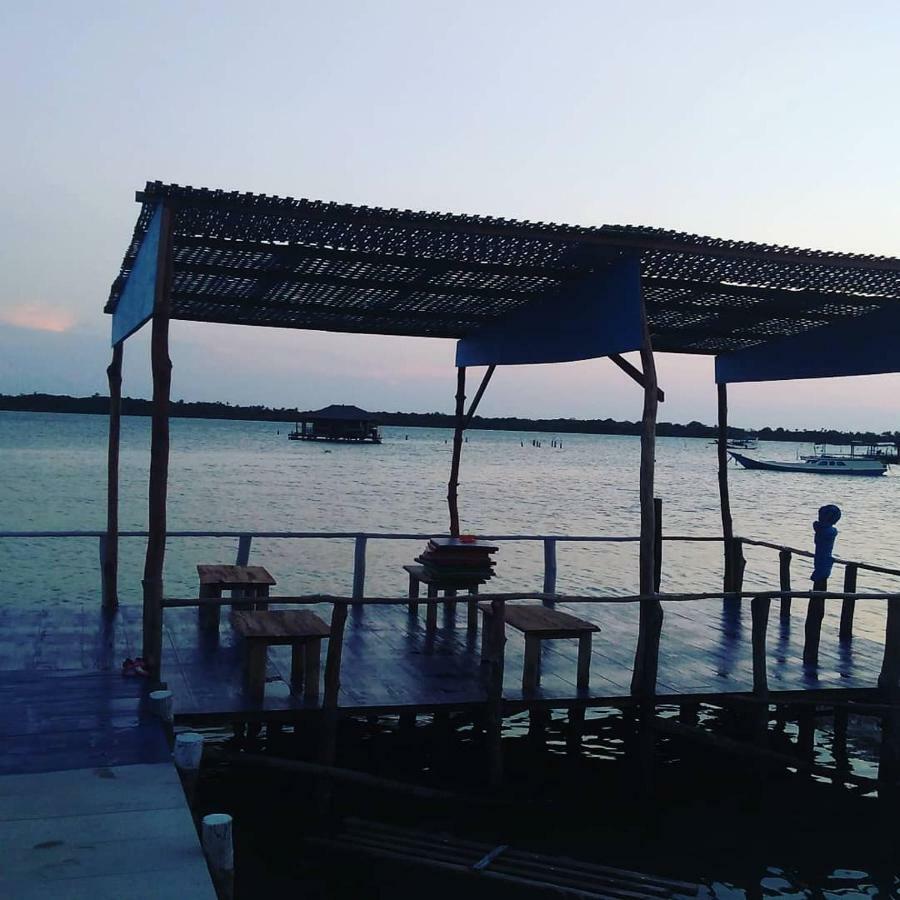 Blue Coral Homestay Ilhas Karimunjava Exterior foto