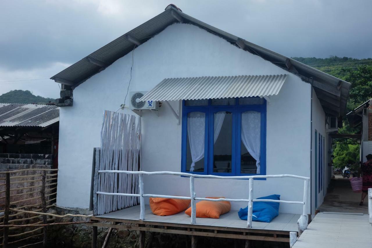Blue Coral Homestay Ilhas Karimunjava Exterior foto