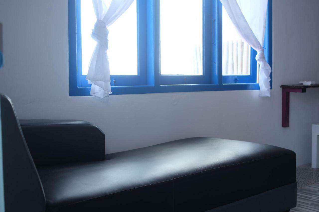 Blue Coral Homestay Ilhas Karimunjava Exterior foto